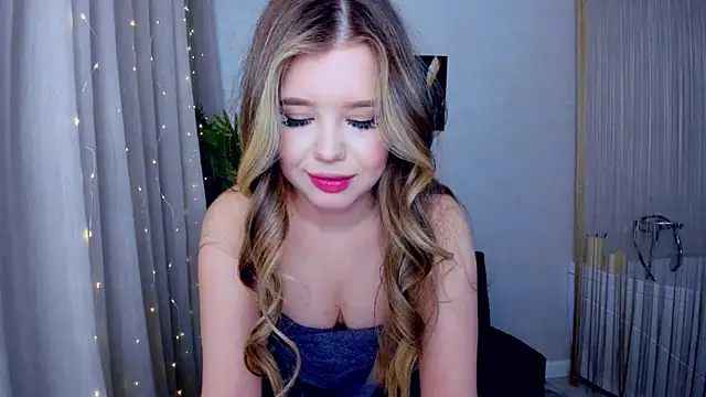 Snapshot of FollowLovee chatting on 10, 3, 2025 FollowLovee online show from 10, 3, 2025