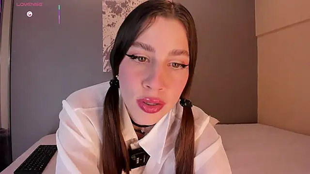 Snapshot of LynnSam_ chatting on 27, 9, 2025 LynnSam online show from 27, 9, 2025