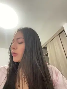 Latina vanessa online show from 24, 11, 2025