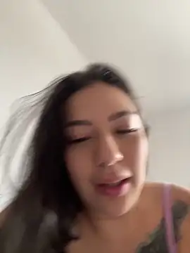 Latina vanessa online show from 27, 11, 2025