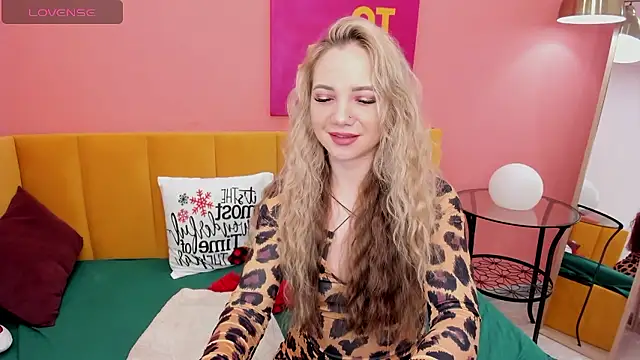 Snapshot of EvaMoran chatting on 2, 12, 2024 EvaMoran online show from 2, 12, 2024