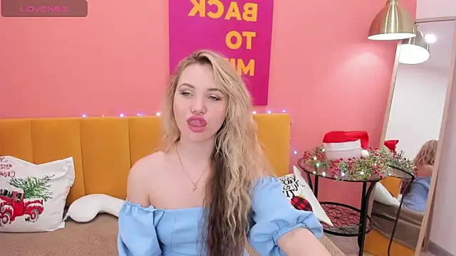Snapshot of EvaMoran chatting on 8, 1, 2025 EvaMoran online show from 8, 1, 2025