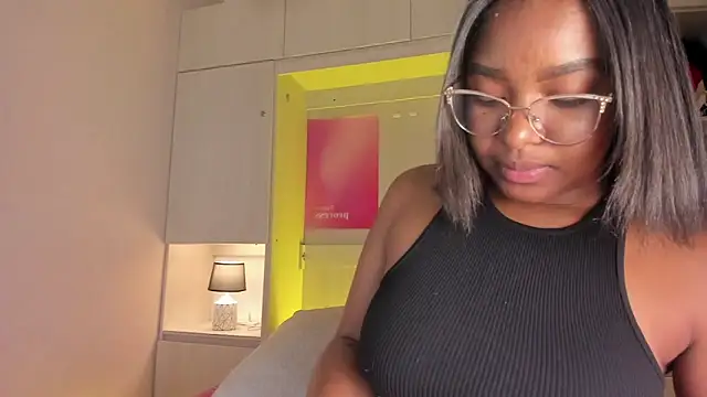 Snapshot of tamaraa_smiith chatting on 24, 4, 2026 tamaraa smiith online show from 24, 4, 2026