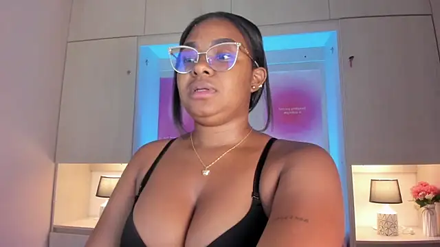 Snapshot of tamaraa_smiith chatting on 4, 5, 2026 tamaraa smiith online show from 4, 5, 2026