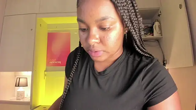 Snapshot of tamaraa_smiith chatting on 2, 6, 2026 tamaraa smiith online show from 2, 6, 2026