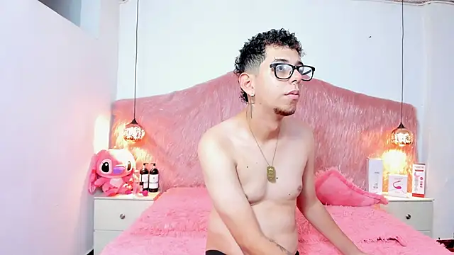 Derek and Skarlet online show from 5, 12, 2025