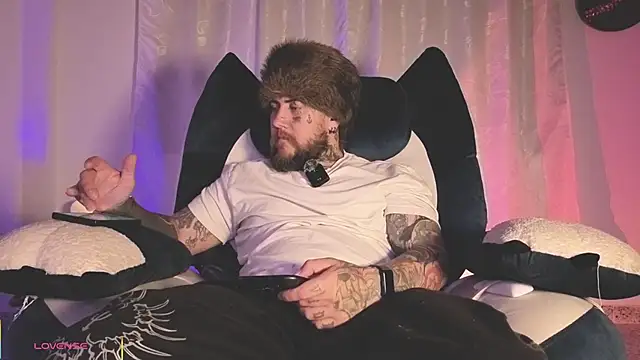 Ash gusbig online show from 11, 4, 2026