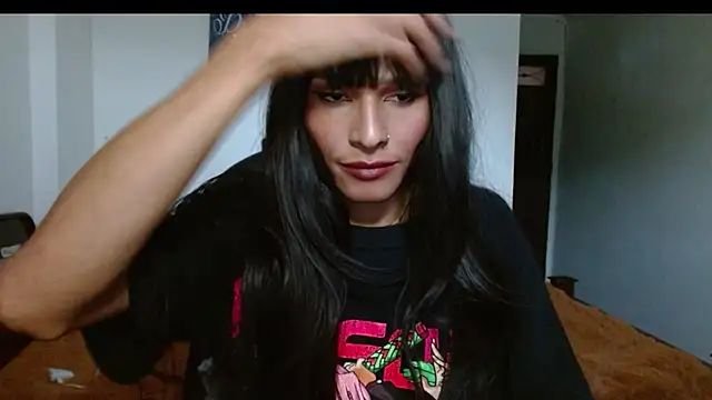 carolinemiller7 online show from 12, 1, 2025