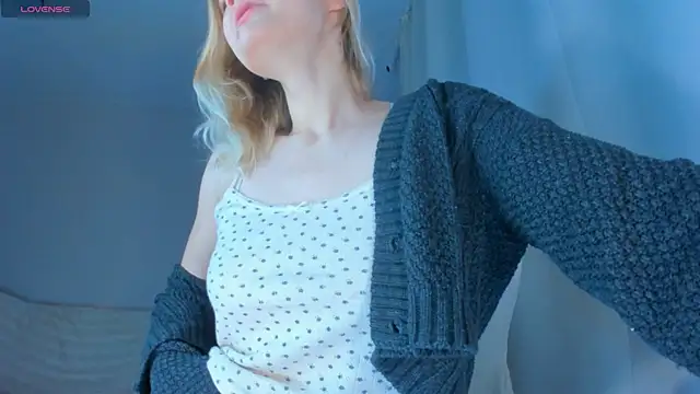 Snapshot of JennyWoody chatting on 16, 12, 2025 JennyWoody online show from 16, 12, 2025