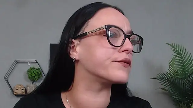 Snapshot of IzabelllNoir chatting on 3, 5, 2026 IzabelllNoir online show from 3, 5, 2026