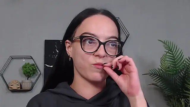 Snapshot of IzabelllNoir chatting on 7, 5, 2026 IzabelllNoir online show from 7, 5, 2026