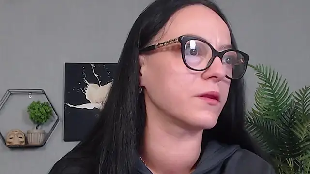 Snapshot of IzabelllNoir chatting on 13, 5, 2026 IzabelllNoir online show from 13, 5, 2026