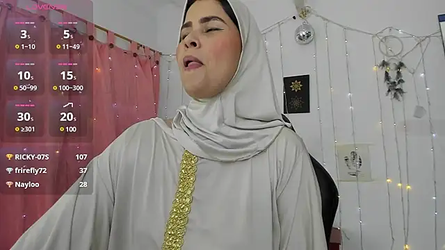 Snapshot of AishaAmin_ chatting on 8, 2, 2025 AishaAmin online show from 8, 2, 2025