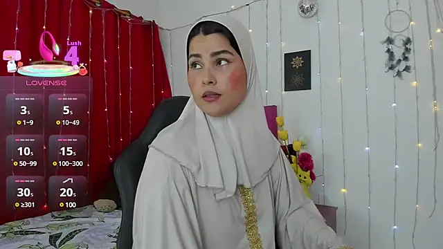 Snapshot of AishaAmin_ chatting on 10, 3, 2025 AishaAmin online show from 10, 3, 2025