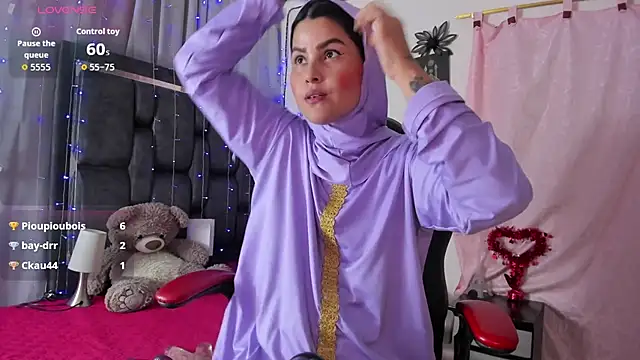 Snapshot of AishaAmin_ chatting on 13, 9, 2025 AishaAmin online show from 13, 9, 2025