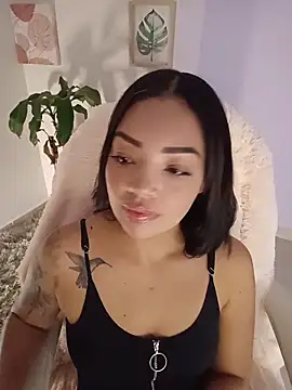 Snapshot of Sara_LipsX chatting on 9, 11, 2025 Sara LipsX online show from 9, 11, 2025