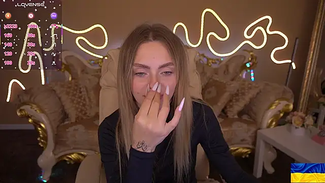 ChloeBrightt online show from 13, 10, 2025