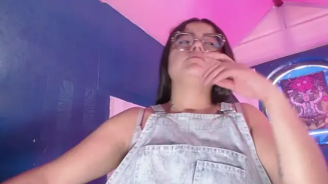 Snapshot of vitoria23_ chatting on 8, 7, 2026 vitoria23 online show from 8, 7, 2026