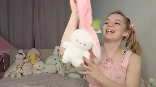 PrincessLittleKiki online show from 16, 7, 2026