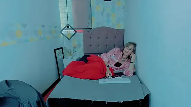 ScarletHoot  online show from 21, 12, 2024