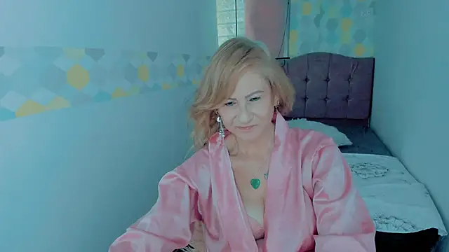 ScarletHoot  online show from 30, 12, 2024