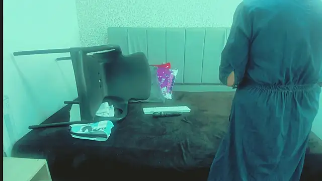 ScarletHoot  online show from 25, 1, 2025