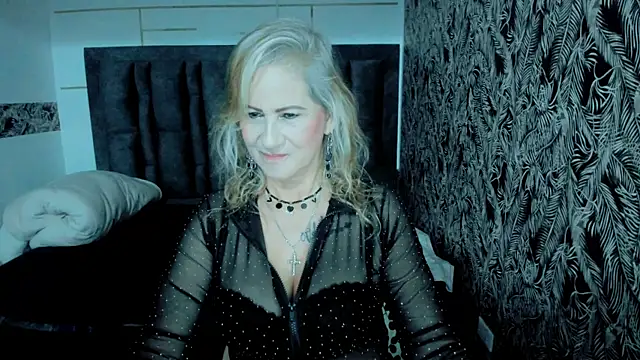 ScarletHoot  online show from 22, 10, 2025