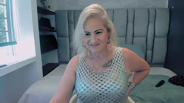 Snapshot of ScarletHoot_ chatting on 7, 2, 2026 ScarletHoot online show from 7, 2, 2026
