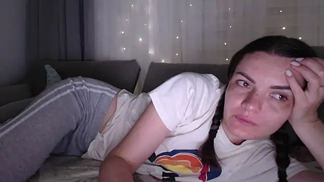  JustmeHere  online show from 1, 12, 2025