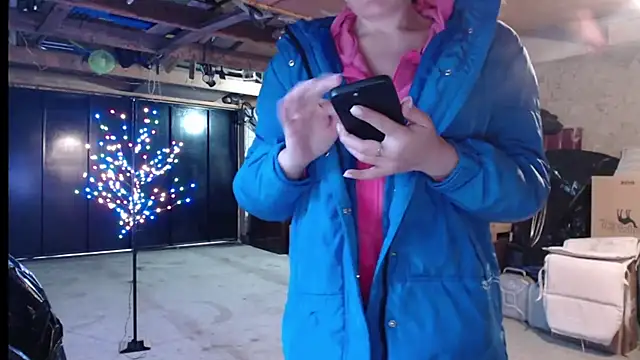  JustmeHere  online show from 4, 12, 2025