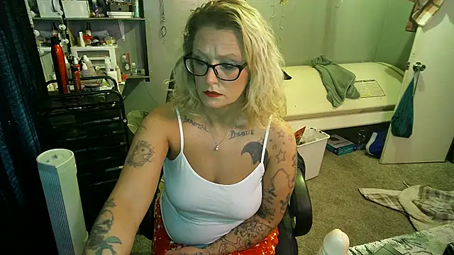 Snapshot of Lisalovely6981 chatting on 21, 2, 2025 Lisalovely6981 online show from 21, 2, 2025