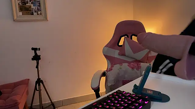 SweetPaige  online show from 23, 3, 2026