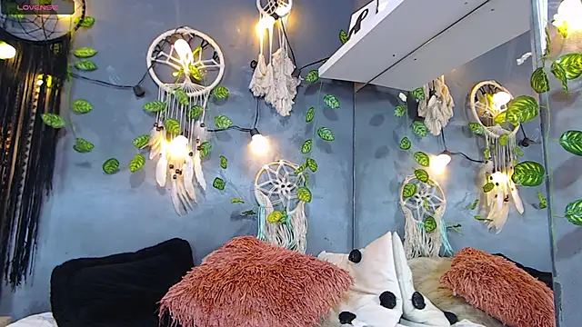 ItsVenuss online show from 12, 2, 2025