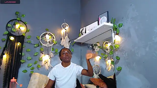 ItsVenuss online show from 25, 2, 2025