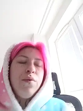 Snapshot of divine_eve chatting on 4, 2, 2025 divine eve online show from 4, 2, 2025