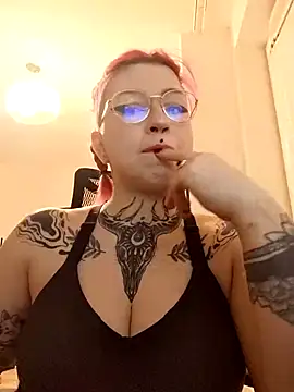 Snapshot of divine_eve chatting on 28, 2, 2025 divine eve online show from 28, 2, 2025