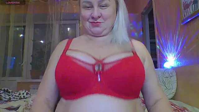 Snapshot of mira_robinsonnn chatting on 5, 11, 2025 mira robinsonnn online show from 5, 11, 2025