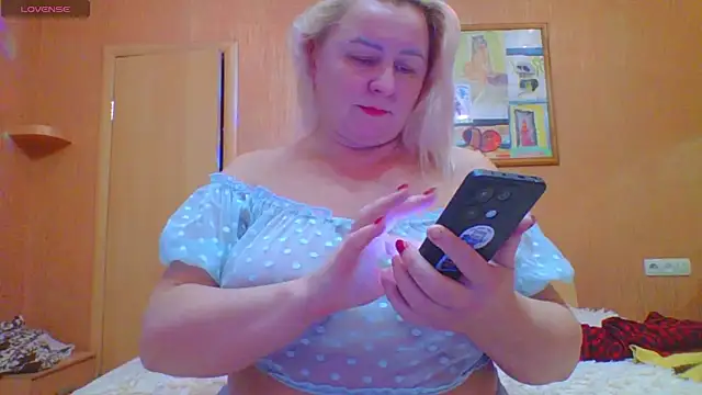 Snapshot of mira_robinsonnn chatting on 15, 11, 2025 mira robinsonnn online show from 15, 11, 2025