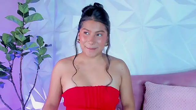 LinnaGardenia online show from 2, 2, 2025