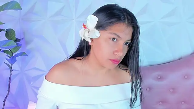 LinnaGardenia online show from 10, 2, 2025