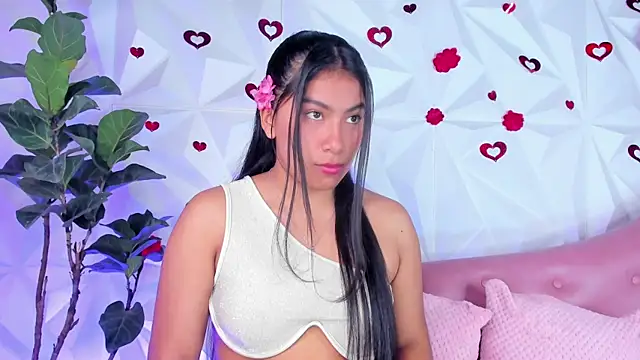 LinnaGardenia online show from 8, 3, 2025