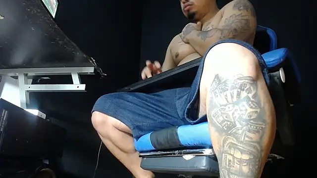 Snapshot of DickMasterfindom chatting on 7, 6, 2026 DickMasterfindom online show from 7, 6, 2026
