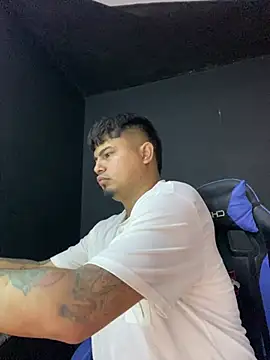 Snapshot of DickMasterfindom chatting on 3, 7, 2026 DickMasterfindom online show from 3, 7, 2026
