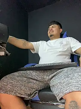Snapshot of DickMasterfindom chatting on 8, 7, 2026 DickMasterfindom online show from 8, 7, 2026