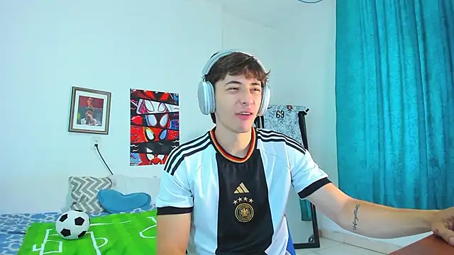 Snapshot of AlessandroDybala chatting on 2, 6, 2026 AlessandroDybala online show from 2, 6, 2026