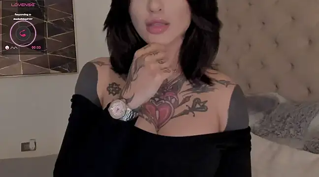 Snapshot of vangie_ chatting on 8, 1, 2025 vangie online show from 8, 1, 2025