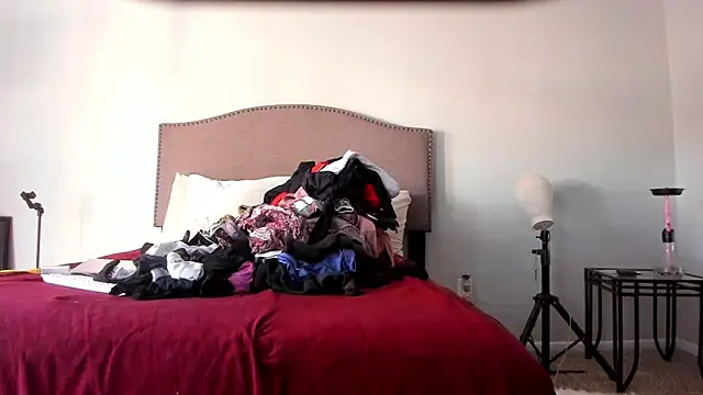 yiauana online show from 9, 10, 2025