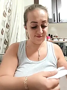 AvaLloyd online show from 29, 9, 2025