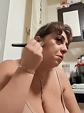 AvaLloyd online show from 27, 10, 2025