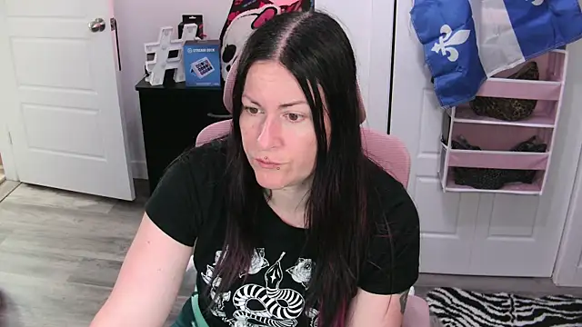 Snapshot of gennyrock chatting on 12, 7, 2026 gennyrock online show from 12, 7, 2026